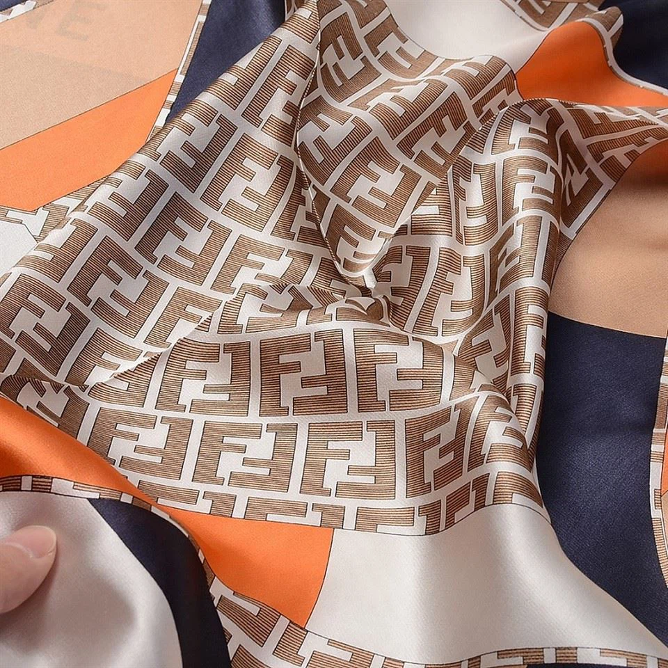 Foulard en soie imprimé double face