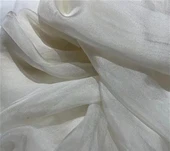 Tissu en satin de soie imprimé floral