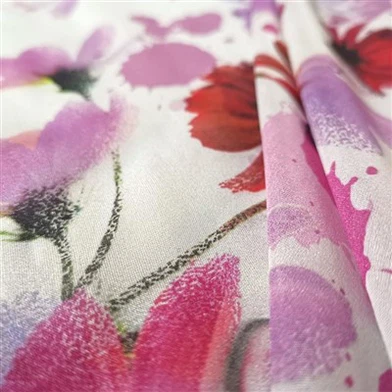 Tissu floral en mousseline de soie